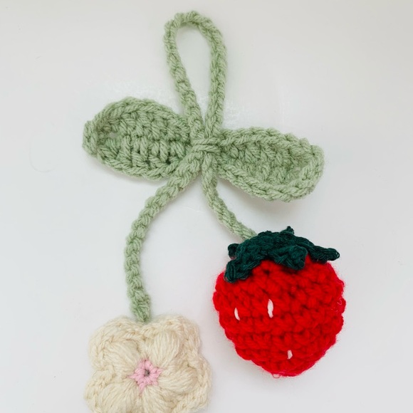 🍓🌸Strawberry & Cream Flower Bag Charm with Sage Leaves - Picture 3 of 7